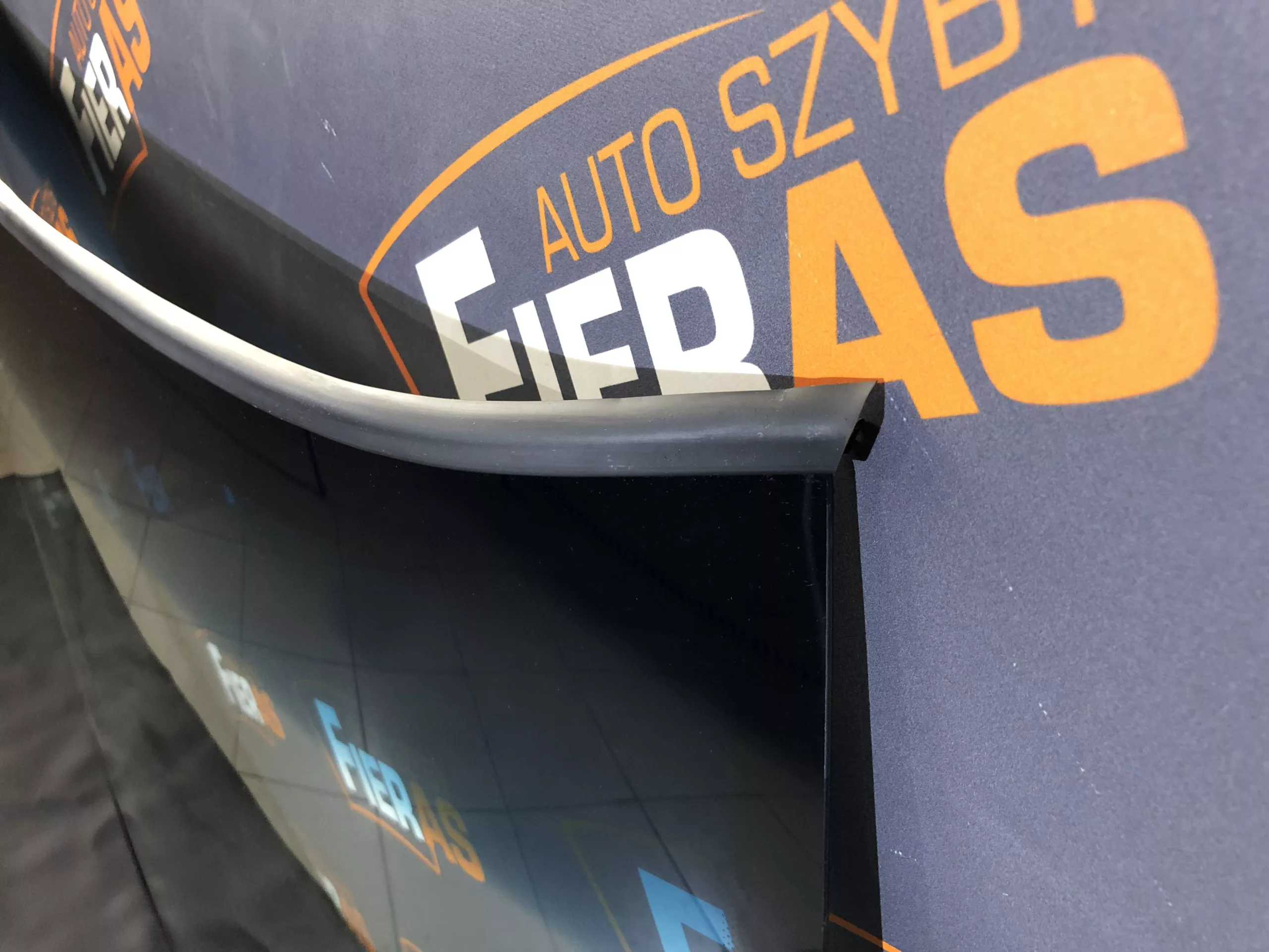 NOWA SZYBA CZOŁOWA VOLVO S60 / V70 / XC70 00-09 - obrazek 2